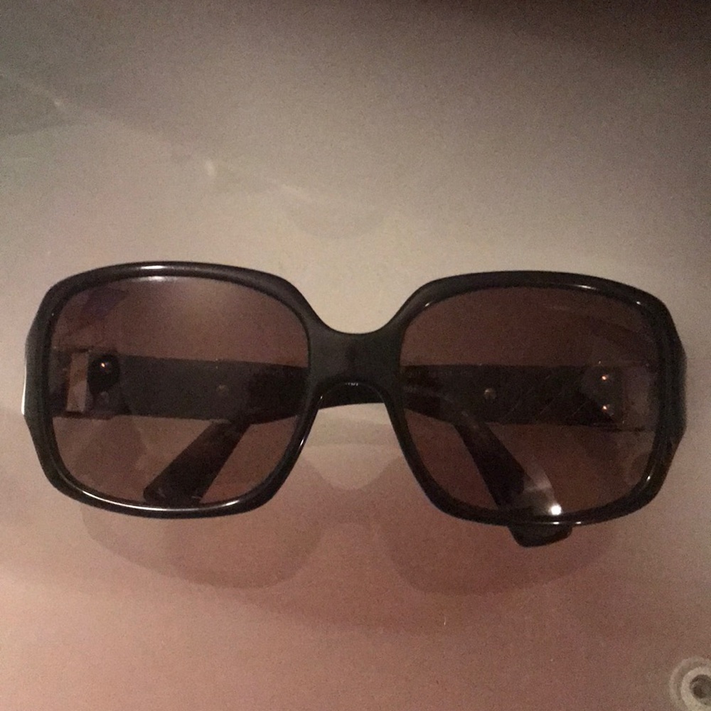 Luxury Italian designer Fendi sunglasses 😎